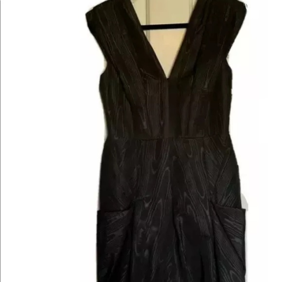 BCBGMAXAZRIA Amerie black bubble hem with pockets V neck dress size 6. - Picture 4 of 9